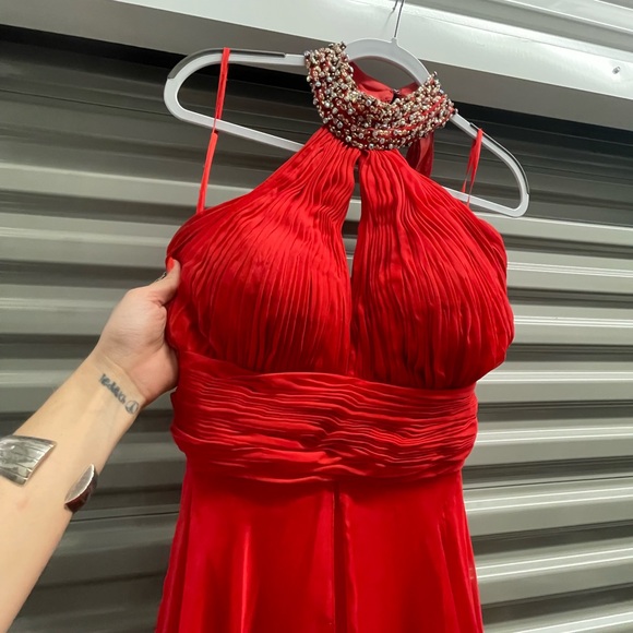 MARK DUGGAL prom/pageant dress red jeweled neckline size 6 - Picture 3 of 8